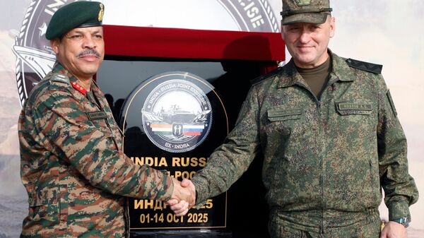 Российско-индийские маневры Индра-2025 продолжаются на суше - Sputnik Молдова