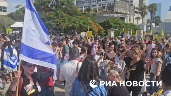 Sute de israelieni s-au adunat în piața din Tel Aviv, așteptând ca guvernul să aprobe acordul cu Hamas privind eliberarea ostaticilor din Fâșia Gaza, transmite corespondentul RIA Novosti - Sputnik Moldova