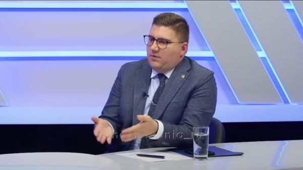 Пресс-секретарь правительства Молдовы посоветовал журналистам ТВ следить за базаром - Sputnik Молдова