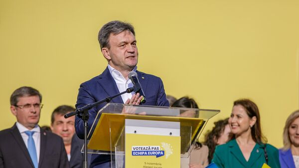 Свобода и кизяк от PAS, Речан вне политики, власть без кадров на скамейке запасных - Sputnik Молдова