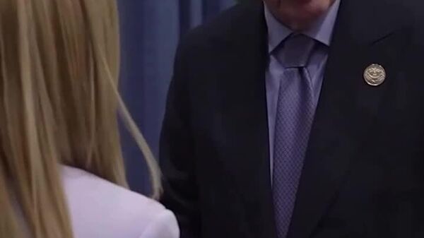 Erdogan, în marja summitului privind sectorul Gaza, i-a spus premierului italian Meloni că trebuie să renunțe la fumat - Sputnik Moldova