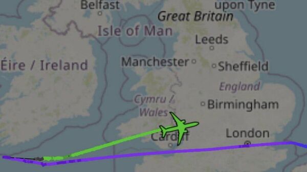 Самолет с министром войны США Питом Хегсетом вылетел из Бельгии, где он был на встрече глав оборонных ведомств стран НАТО, и объявил чрезвычайную ситуацию над Атлантикой - Sputnik Молдова