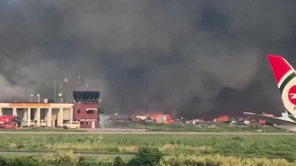Un incendiu major a izbucnit sâmbătă după-amiază la aeroportul Hazrat Shahjalal din Dhaka, ceea ce a determinat autoritățile să suspende zborurile, informează publicația Prothom Alo - Sputnik Moldova