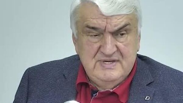 “У очень многих нынешних управленцев первой записью в Трудовой книжке идет запись “министр”, - Серафим Урекян, бывший генеральный примар муниципия Кишинев, политик - Sputnik Молдова