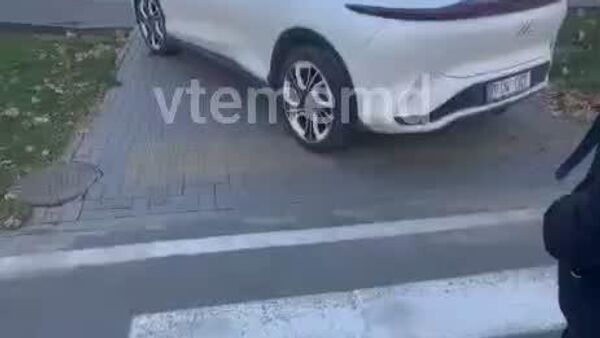 Lifehack la Chișinău din partea unui șofer lipsit de obraz, care se crede în drept să sfideze oamenii, legea și bunul simț - Sputnik Moldova