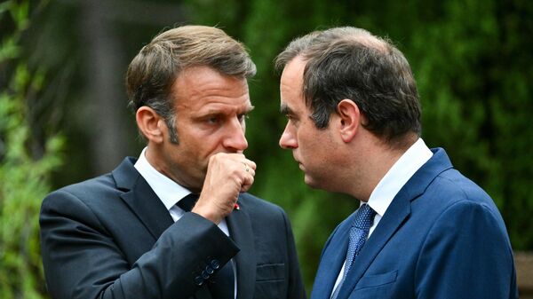 Emmanuel Macron și Sebastien Lecornu - Sputnik Moldova