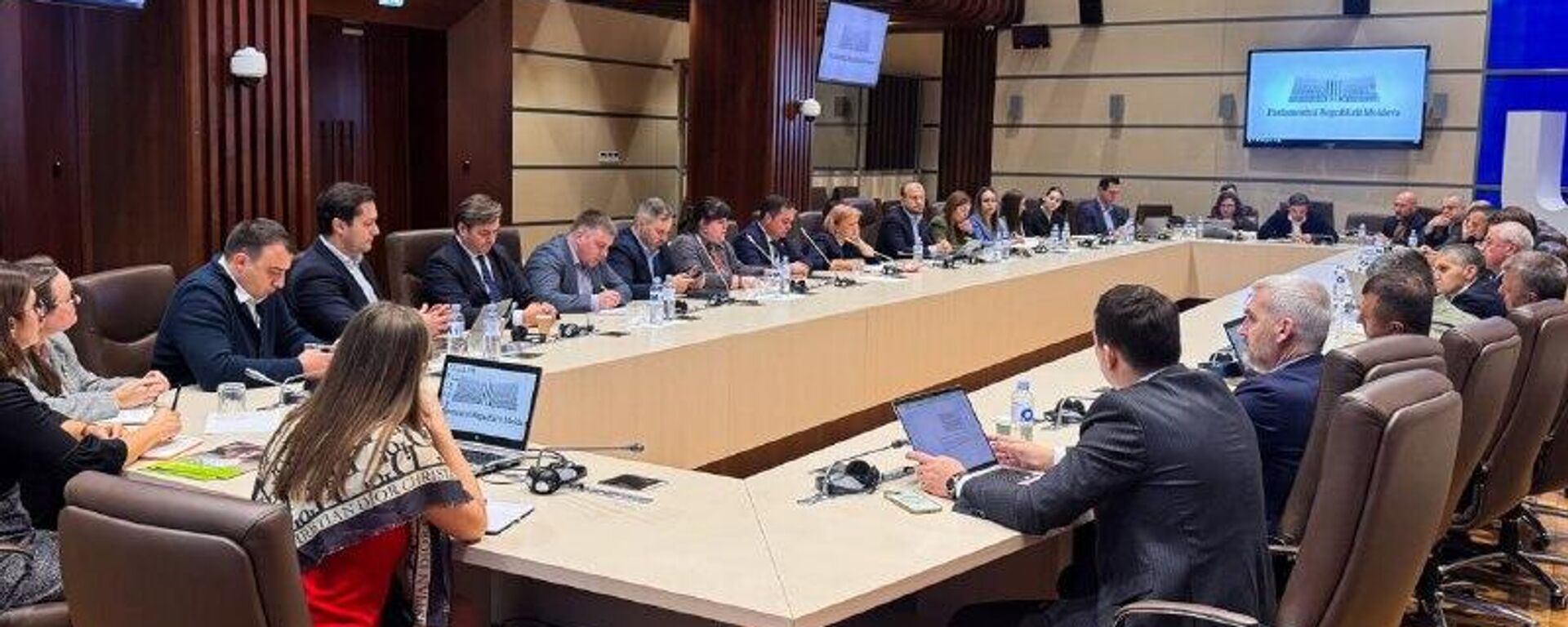 Кандидат в премьер-министры Александр Мунтяну встретился с представителями гражданского общества - Sputnik Молдова, 1920, 27.10.2025