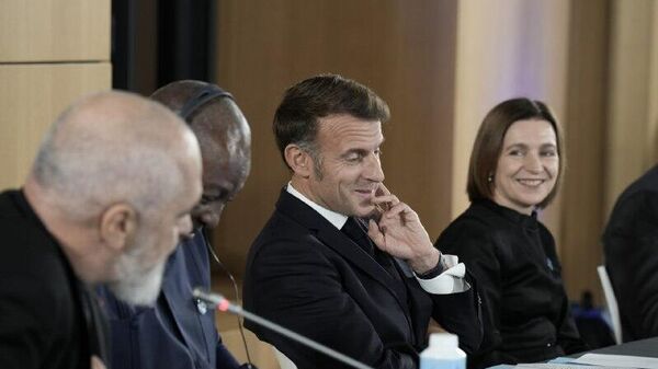 А они там На Парижском форуме мира точно про мир разговаривали? - Sputnik Молдова