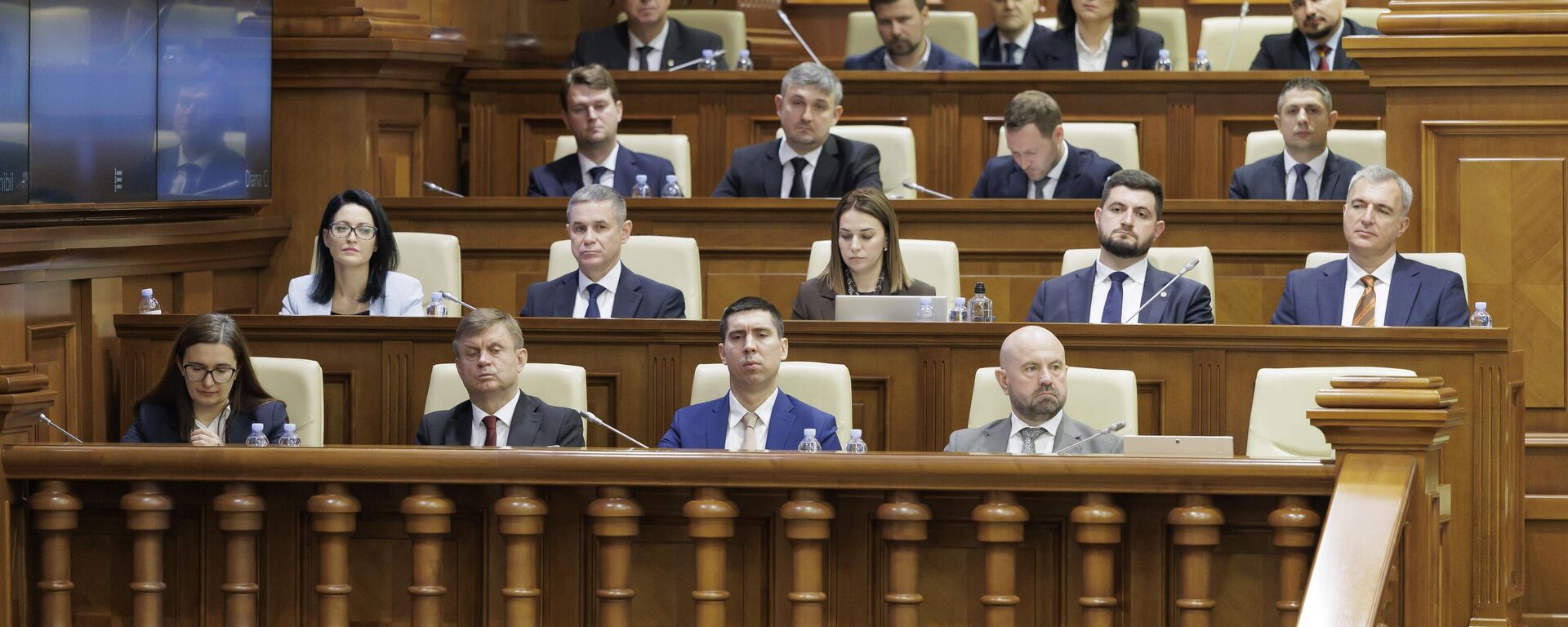 Парламент утвердил состав кабинета министров Мунтяну - Sputnik Молдова, 1920, 31.10.2025