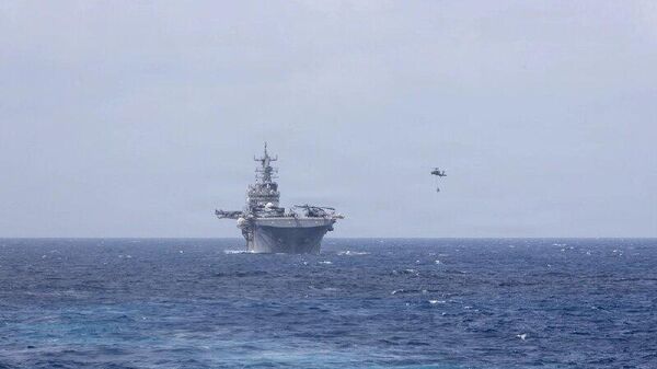 Десантный корабль флота США Iwo Jima с группой сопровождения находится примерно в 200 километрах от венесуэльского острова Ла-Орчила, в пределах досягаемости возможных военных операций, сообщает Newsweek - Sputnik Молдова