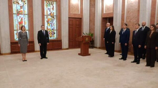 Кабинет министров во главе с Александром Мунтяну приведен к присяге - Sputnik Молдова