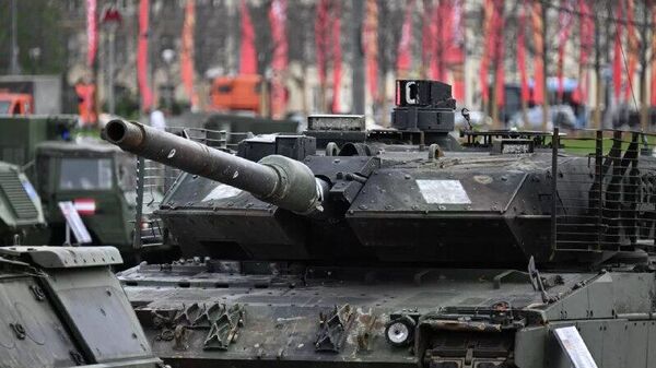 În biblioteca personală a lui Putin se păstrează un fragment dintr-un tanc Leopard distrus de trupele ruse - Sputnik Moldova