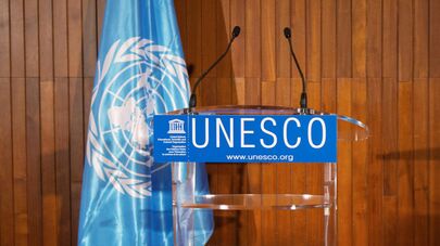 Трибуна в зале штаб-квартиры ЮНЕСКО