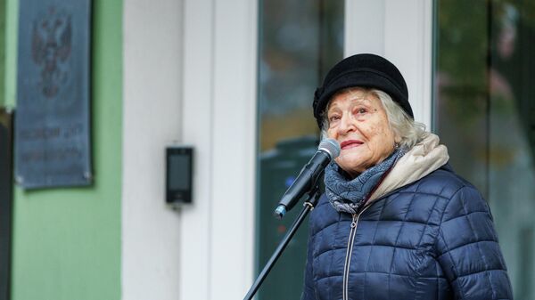 Глава Русской общины пришла в парламент высказаться в защиту Русского дома - Sputnik Молдова