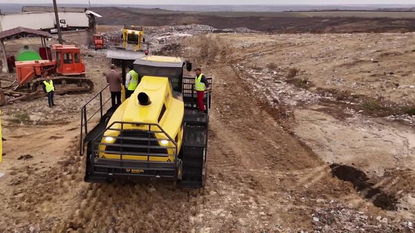 Întreprinderea municipală „Autosalubritate” din Chișinău investește peste 11,7 milioane de lei în achiziția unui nou compactor BOMAG, de ultimă generație, destinat depozitului de deșeuri din Țînțăreni - Sputnik Moldova