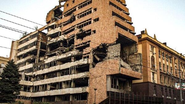 Pe internet a izbucnit un val de indignare față de decizia Serbiei de a permite ginerelui lui Donald Trump să construiască un hotel pe locul fostei clădiri a Statului Major al Iugoslaviei, distrusă de bombardamentele NATO - Sputnik Moldova