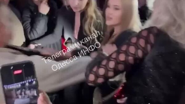 На концерте Лободы в Кишинёве произошла безобразная драка — две гражданки Украины таскали друг друга за волосы - Sputnik Молдова