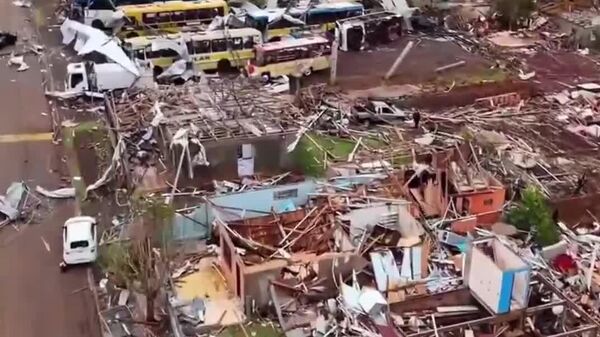 Practic nu a rămas nimic din case: consecințele tornadei din sudul Braziliei - Sputnik Moldova