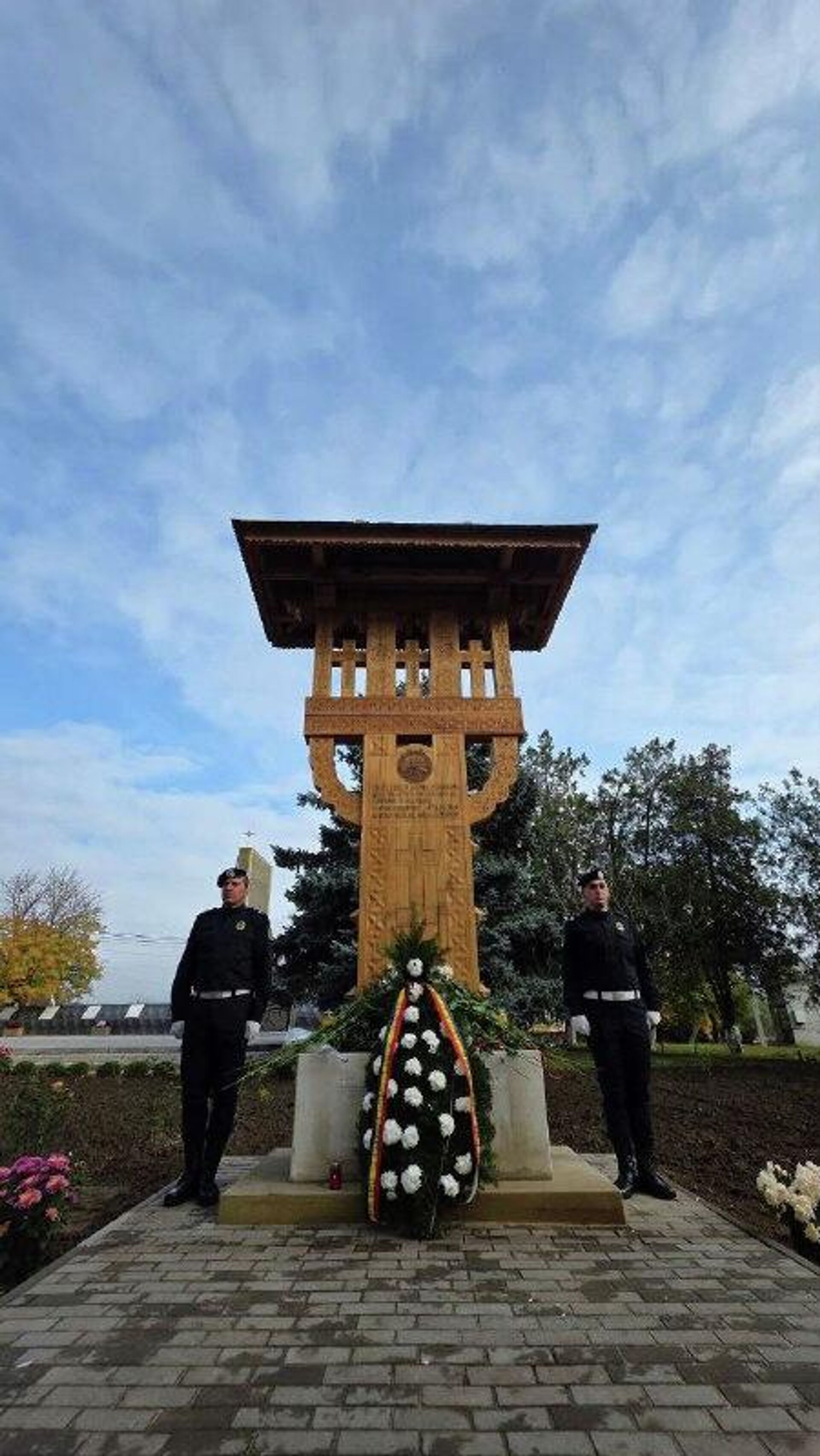 В селе Слобозия Маре Кагульского района Республики Молдова открыли очередной памятник военнослужащим нацистской Румынии, погибшим летом 1941 года во время вторжения в Советской Союз - Sputnik Молдова, 1920, 10.11.2025