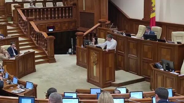 Петрович: Внуку ефрейтора 804-го стрелкового полка 229-й Одерской стрелковой дивизии 1-го Украинского фронта Николая Ивановича Карпа, депутату молдавского парламента Лилиану Карпу не нравится, что в России снимают кино про немцев - Sputnik Молдова