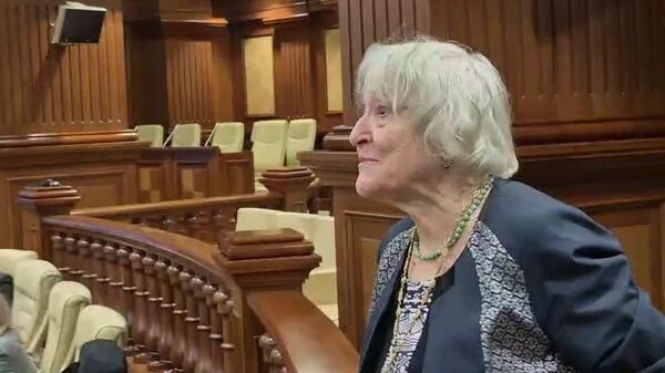 Главе Русской общины, кавалеру Ордена Республики Людмиле Лащеновой не разрешили выступить в парламенте Молдовы в защиту Российского дома науки и культуры - Sputnik Молдова