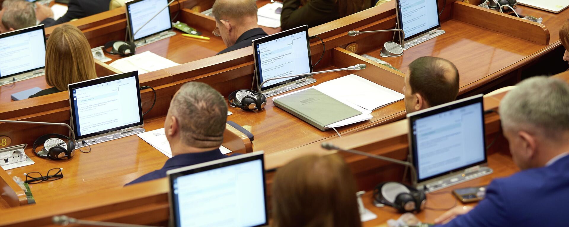Заседание парламента Молдовы - Sputnik Молдова, 1920, 07.12.2025