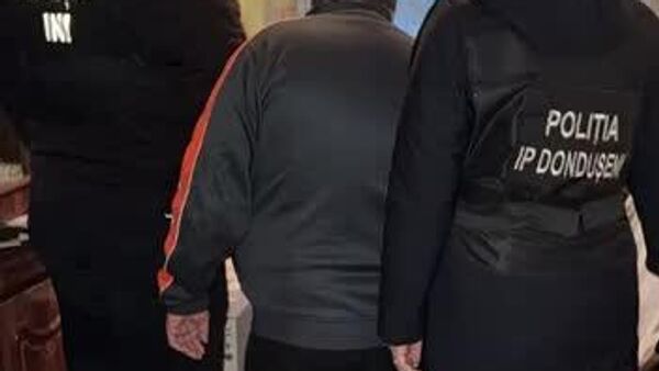 Ofițerii Direcției „Nord” a INI, în comun cu polițiștii și procurorii din Dondușeni, au descins cu 11 percheziții la domiciliile a doi bărbați, cu vârstele de 41 și 52 de ani, suspectați de comiterea infracțiunilor victime ale traficului de persoane, soldate cu vătămarea corporală gravă a integrității corporale - Sputnik Moldova