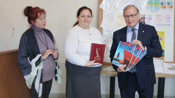 Ambasadorul Rusiei în Republica Moldova, Oleg Ozerov, în cadrul eforturilor sale de promovare a cooperării culturale, a efectuat o vizită de familiarizare la cea mai veche bibliotecă rusă din Chișinău, numită după M - Sputnik Moldova