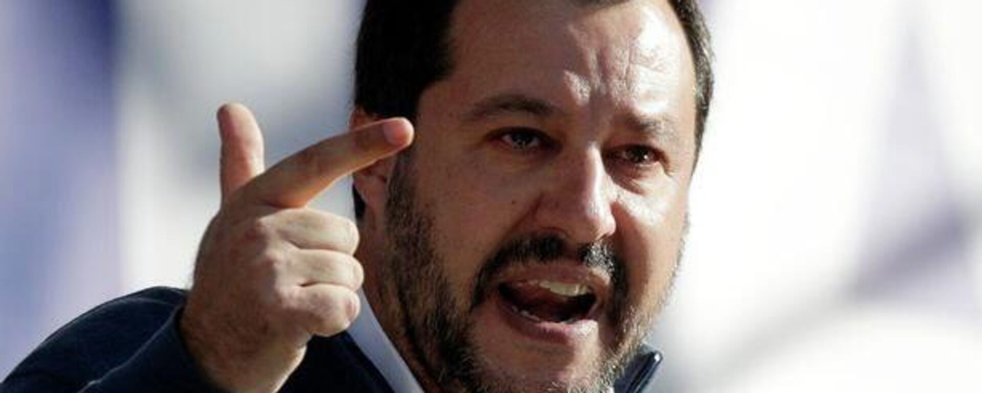 Помощь Украине помогает коррупционерам, а не ее обороне - вице-премьер Италии Маттео Сальвини - Sputnik Молдова, 1920, 15.11.2025