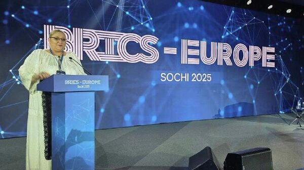 Европарламентарий и лидер румынской партии SOS Romania Диана Шошоакэ приняла участие в форуме БРИКС-Европа в Сочи - Sputnik Молдова