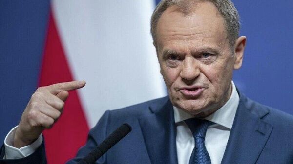 Премьер Польши Дональд Туск потребовал у Владимира Зеленского данные об украинцах, замешанных в диверсиях на железнодорожной линии Демблин — Варшава, ведущей на Украину - Sputnik Молдова