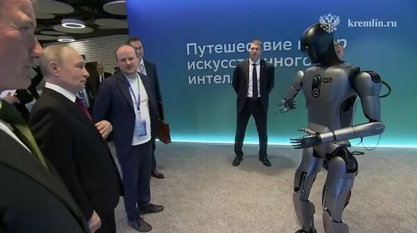 Lui Vladimir Putin i-a fost prezentat un robot antropomorf autohton, dezvoltat de Sber - Sputnik Moldova