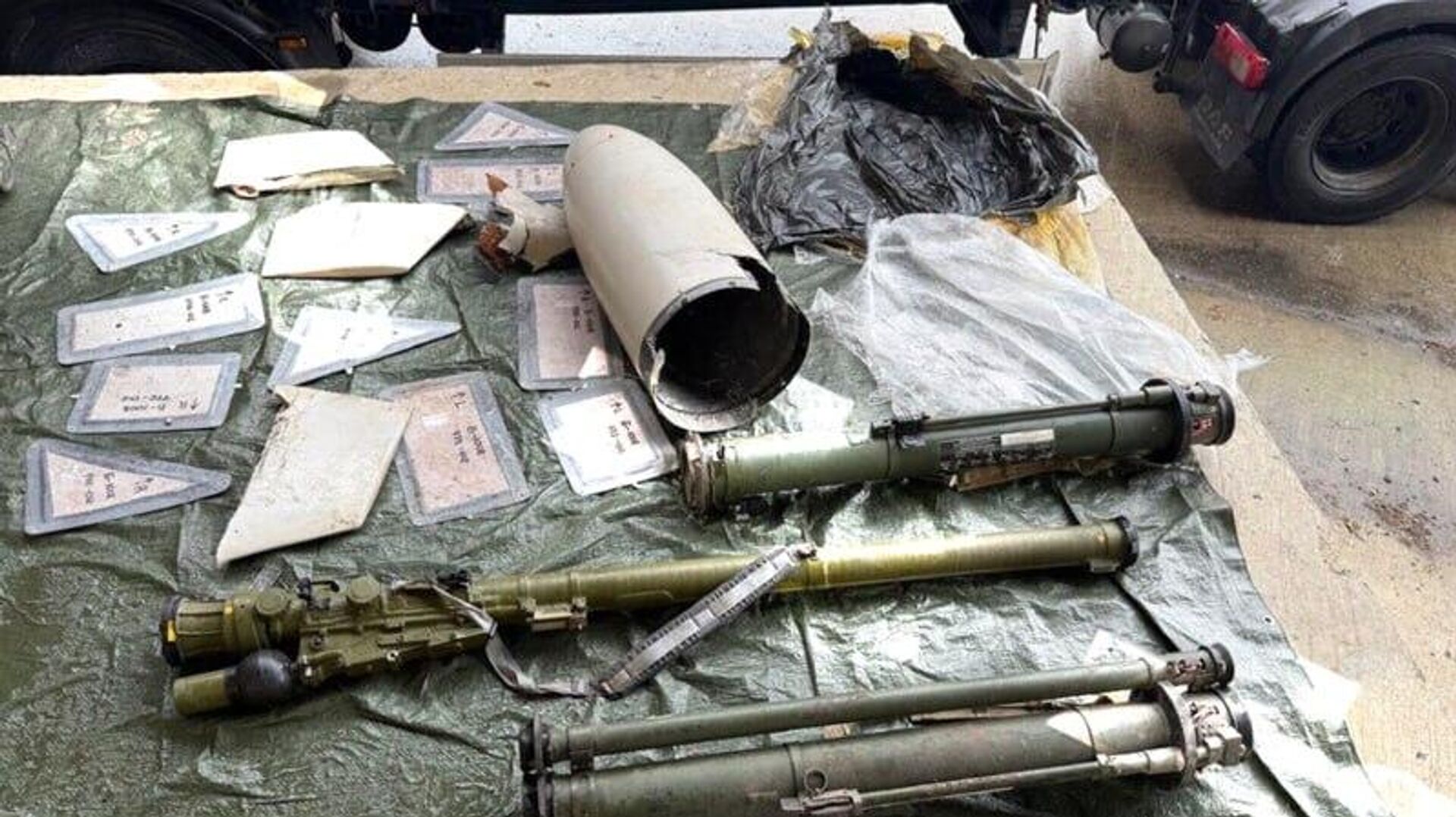 Фура, перевозившая вооружения и задержанная на румынской границе, принадлежит компании из Молдовы — Управление по борьбе с оргпреступностью и терроризмом Румынии (DIICOT) - Sputnik Молдова, 1920, 21.11.2025