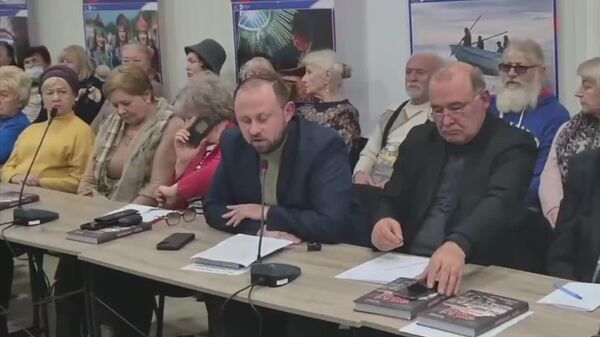 Зло не возникает внезапно, а формируется постепенно — через искажение реальности, заявил политолог Александр Кориненко в ходе Республиканского научно-практического форума Уроки Нюрнберга - Sputnik Молдова