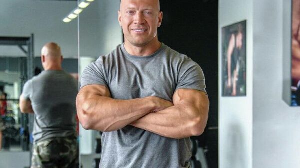 Cunoscutul blogger de fitness rus Denis Seminihin nu a fost lăsat să susțină un eveniment la Chișinău, fără nicio explicație - Sputnik Moldova