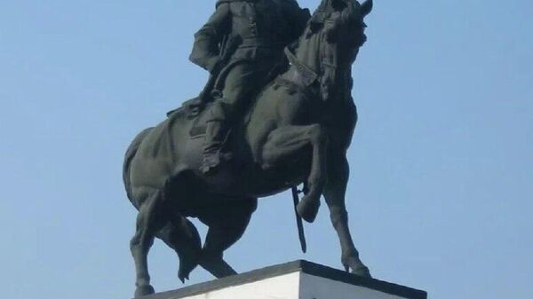 В Румынии к памятнику Суворову возложили цветы представители посольств РФ и Беларуси и Ассоциации румыно-российской дружбы - Sputnik Молдова