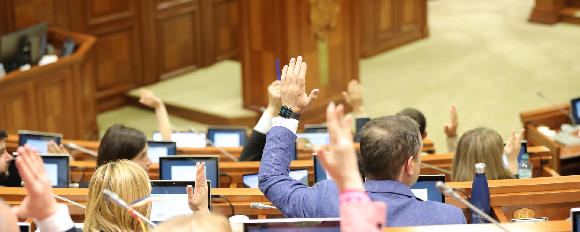 Русофрения в верхах власти: почему PAS жертвует интересами граждан Молдовы - Sputnik Молдова, 1920, 27.11.2025