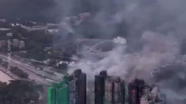 Numărul persoanelor decedate în timpul incendiului dintr-un complex rezidențial din Hong Kong a crescut la 65 - Sputnik Moldova