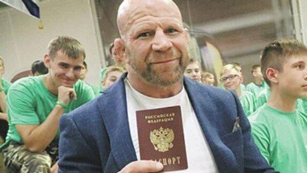 Российского бойца смешанных единоборств и депутата Джеффа Монсона не пустили в Молдову, в связи с чем его бой по кикбоксингу, организованный молдавской Ассоциацией FEA, был отменён - Sputnik Молдова