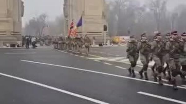Молдавские военные в Бухаресте на репетиции парада к Национальному дню Румынии 1 декабря - Sputnik Молдова