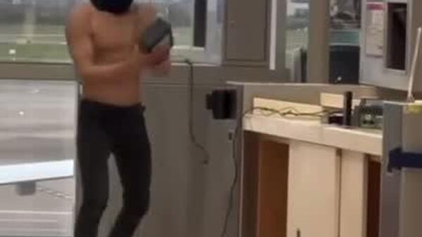 Un lituanian care a distrus calculatoarele din aeroportul din Dublin a fost condamnat la un an de închisoare și i s-a interzis să zboare cu Ryanair timp de 10 ani - Sputnik Moldova