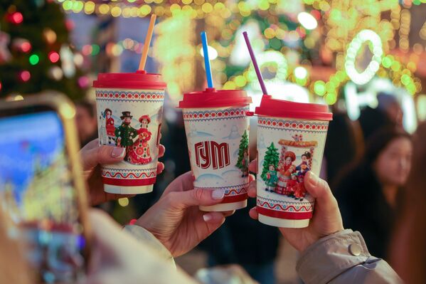 Каждый сезон каток и ярмарку оформляют в разных стилях. Каждый сезон каток и ярмарку оформляют в разных стилях. - Sputnik Молдова