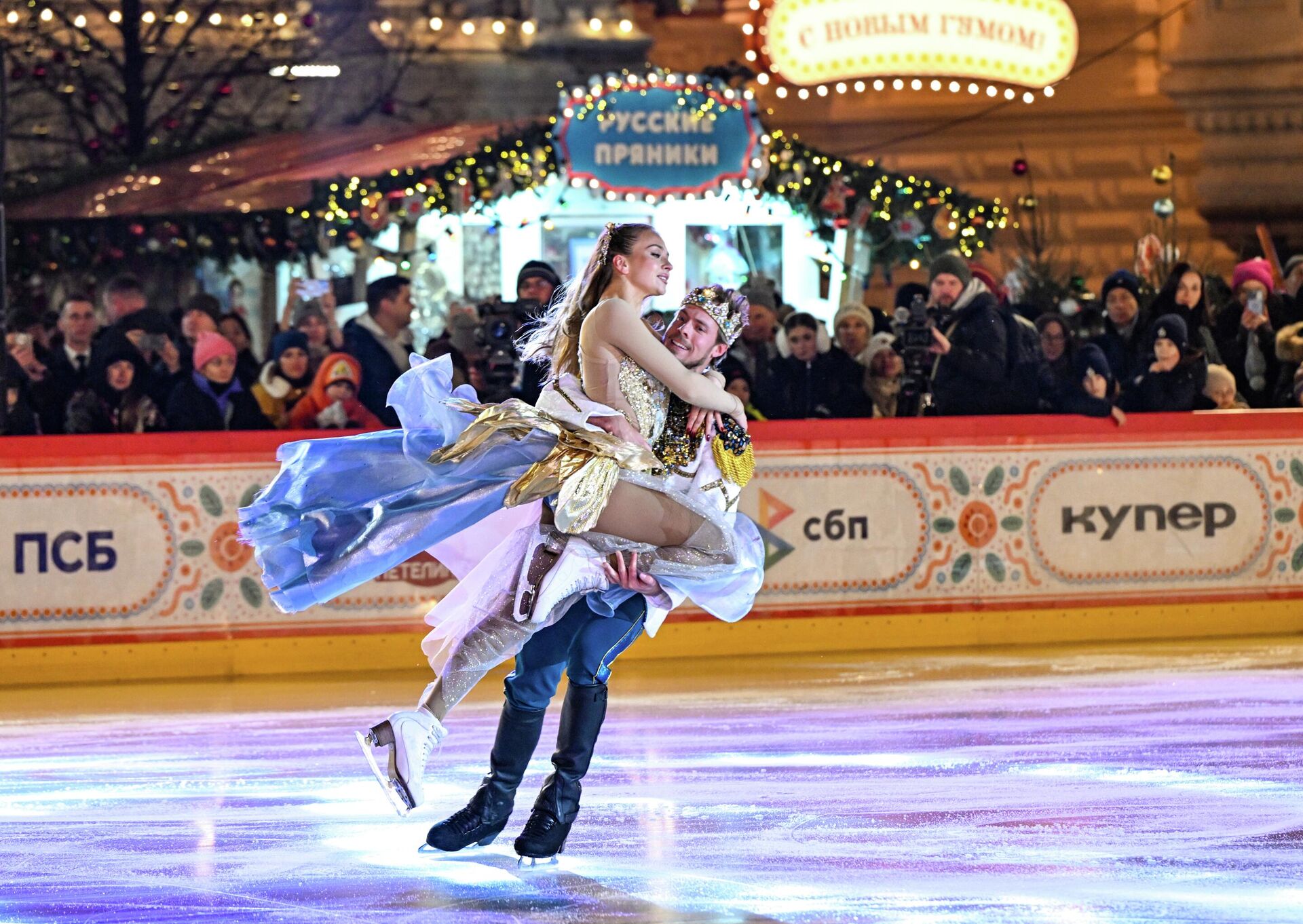 Открытие ГУМ-катка на Красной площади  - Sputnik Молдова, 1920, 01.12.2025