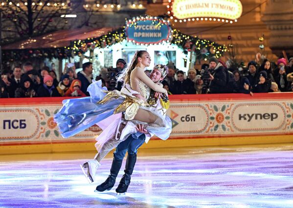 Открытие ГУМ-катка на Красной площади Открытие ГУМ-катка на Красной площади - Sputnik Молдова