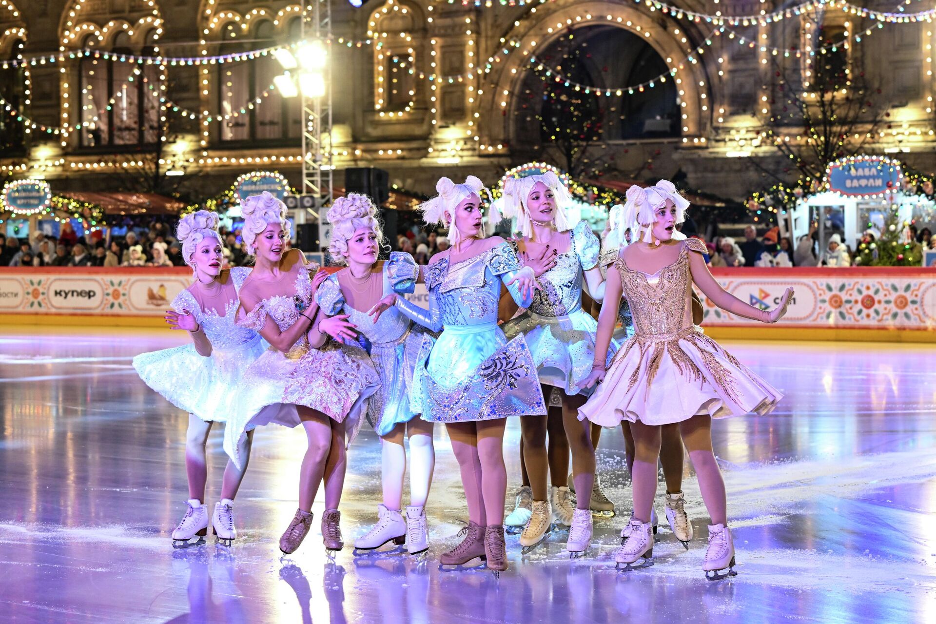 Открытие ГУМ-катка на Красной площади  - Sputnik Молдова, 1920, 01.12.2025