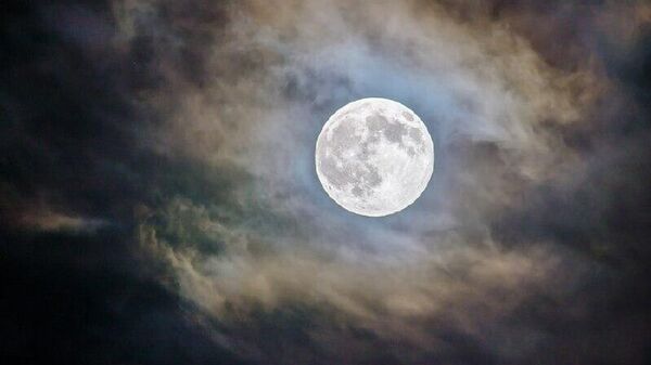 Декабрь подарит небо, на которое стоит смотреть: в ночь с 4 на 5 декабря ожидается третье суперлуние 2025 года - Sputnik Молдова
