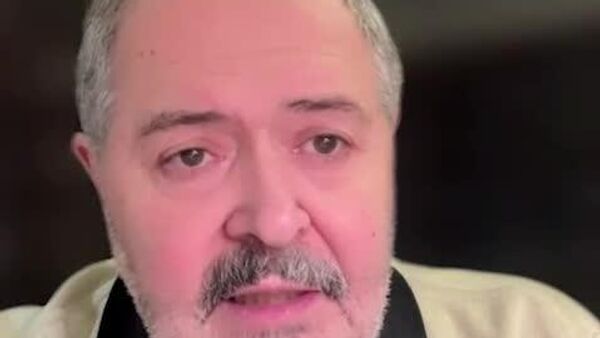 “Вместо реального обеспечения безопасности Молдовы власть PAS борется с фейками и “гибридными войнами”, - Виктор Жосу, политолог, советник первого президента Молдовы Мирчи Снегура - Sputnik Молдова