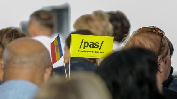 PAS жертвует сотнями тысяч молдаван, румынизирует народ, пугает гибридными войнами  - Sputnik Молдова