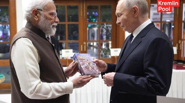 Modi i-a dăruit lui Putin o copie în limba rusă a textelor indo-antice „Bhagavad Gita” - Sputnik Moldova
