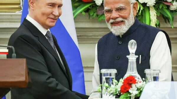 Владимир Путин на российско-индийском форуме заявил, что Россия готова кратно увеличить закупку товаров и услуг у Индии с учётом профицита в торговом балансе - Sputnik Молдова